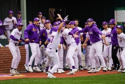 Image via Jonathan Plaza